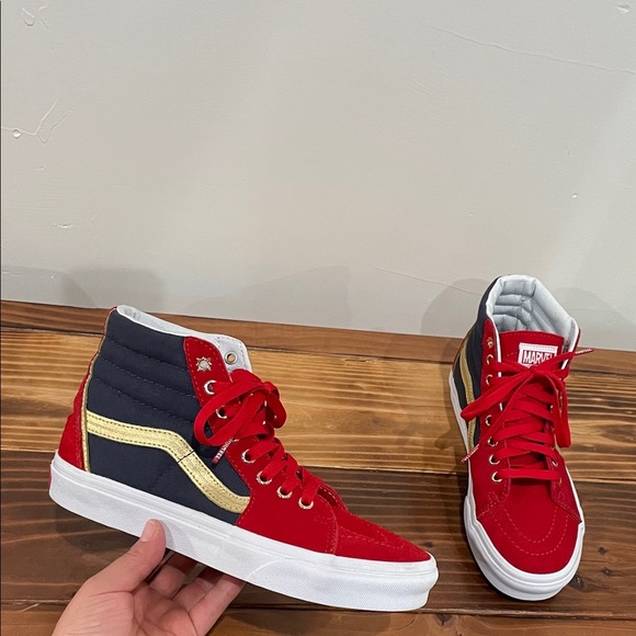 Vans Sk8-Hi Marvel Captain Marvel/ Wonder Woman Sneakers Men’s 6.5 Women’s 8 - Picture 2 of 13